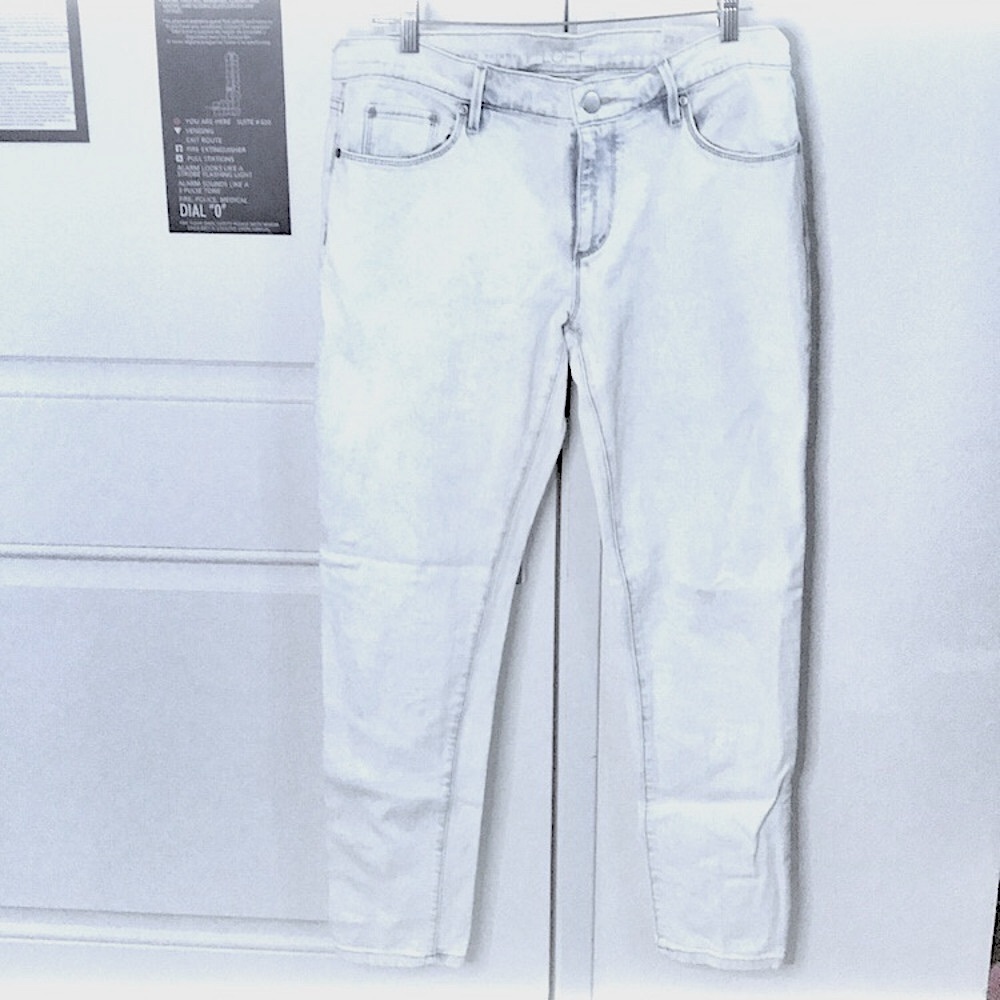 Ann Taylor Loft relaxed skinny fit size 8 straight legged